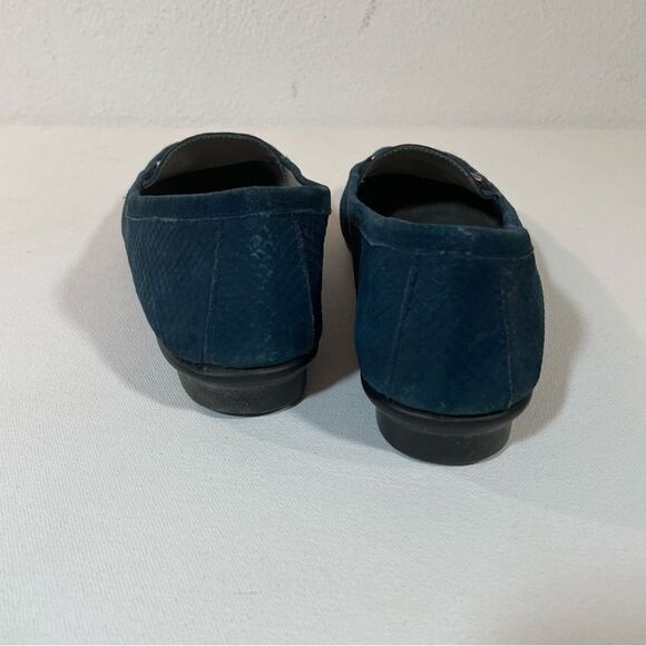 Aerosoles Hazelnut Navy loafers silver buckle size 9 - Picture 8 of 10